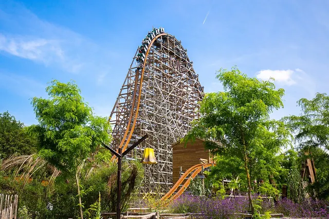De eerste afdaling van Untamed in Walibi Holland